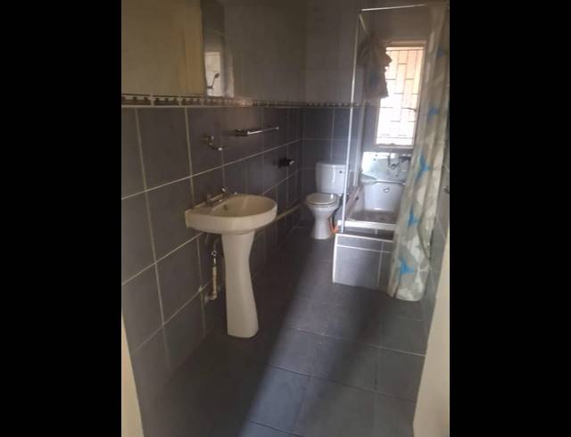 1 BEDROOM APARTMENT FOR SALE IN VANDERBIJLPARK CE 1